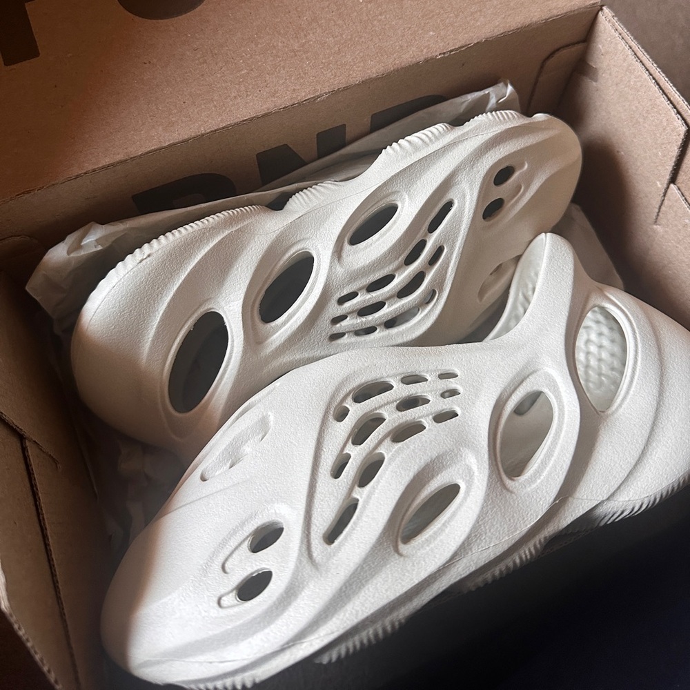 Authentic Yeezy Foam Runner ‘Sand’